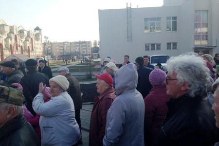 Белгородская область. Депутаты-коммунисты встали на защиту детской площадки: в центре городского поселения Разумное прошел массовый сход граждан