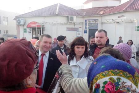 Белгородская область. Депутаты-коммунисты встали на защиту детской площадки: в центре городского поселения Разумное прошел массовый сход граждан