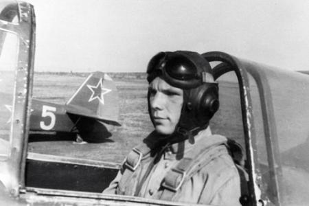 Юрий Гагарин - наш человек в космосе. Первому в мире космонавту 9 марта исполнилось бы 80 лет