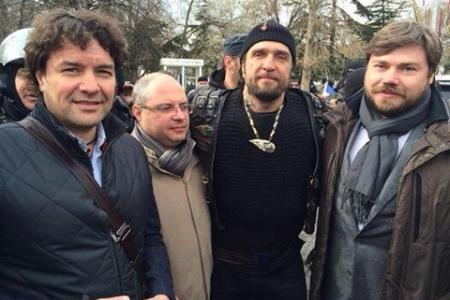 Наблюдатель от КПРФ, депутат Госдумы А.А.Ющенко: В Симферополе на площади Ленина сорок тысяч человек собрались на митинг в поддержку состоявшегося референдума