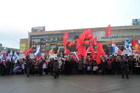 «Бандеровцев – на помойку истории!». Пермские коммунисты приняли участие в народном сходе в поддержку братского народа Украины