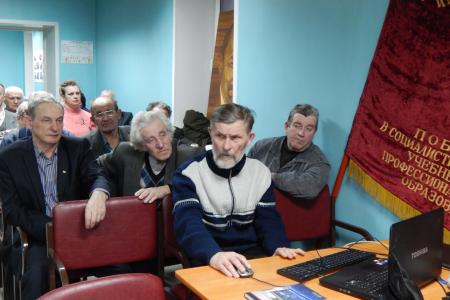 Барнаульские коммунисты на политклубе обсудили возможности использования интернета в политической борьбе