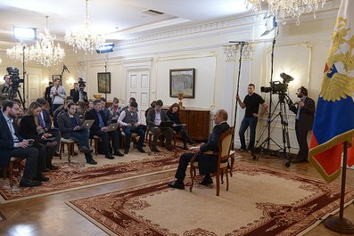С.П.Обухов: Прибыли и убытки, которые зафиксировал президент своей обходительно-оборонительной пресс-конференцией