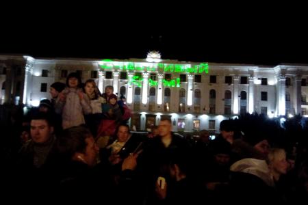 Наблюдатель от КПРФ, депутат Госдумы А.А.Ющенко: В Симферополе на площади Ленина сорок тысяч человек собрались на митинг в поддержку состоявшегося референдума