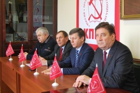 Коммунисты юга России обсуждают вопросы укрепления депутатской вертикали КПРФ