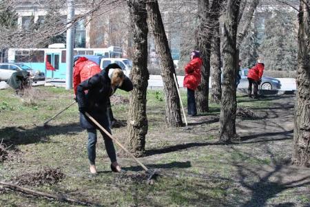 В День космонавтики сталинградские коммунисты вышли на субботник