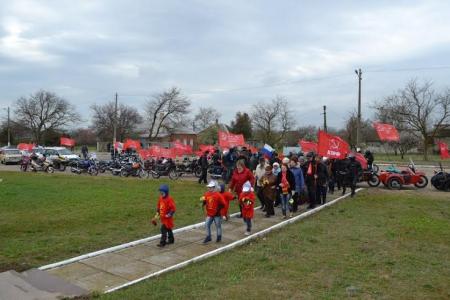Автомотопробег под красными знаменами в городе-герое Керчь 
