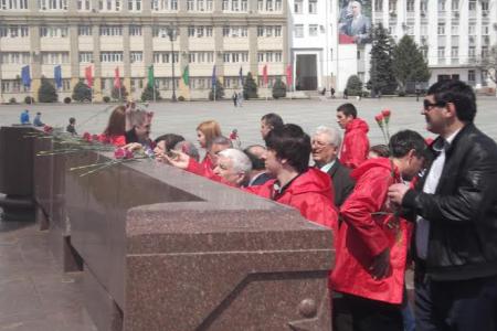 Республика Дагестан, Махачкала. Цветы В.И. Ленину