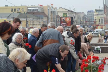 Тула. Полиция препятствовала коммунистам в проведении церемонии возложения цветов к памятнику В.И. Ленина