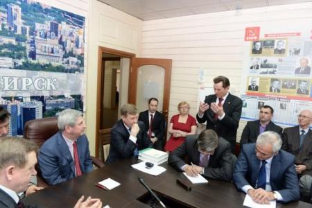 Зампред ЦК КПРФ Иван Мельников встретился с новосибирскими коммунистами