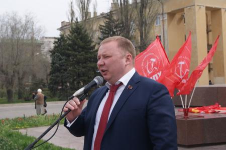 Сталинградские коммунисты отметили день рождения Владимира Ленина автопробегом