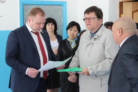 В Калмыкии депутата Николая Паршина ознакомили с «недостроями»