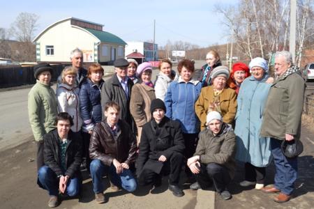 Алтайские коммунисты 22 апреля провели субботники и отремонтировали памятники Ленину 