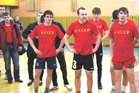 По инициативе и поддержке коммунистов студенческие команды Кургана разыграли Кубок имени Ю.А.Гагарина по мини-футболу