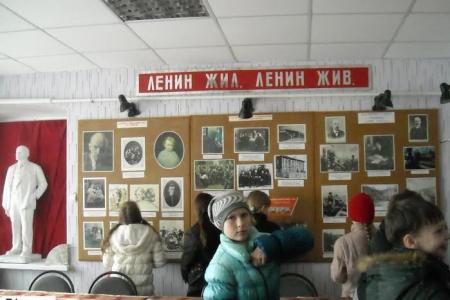 Тульская область. Уроки истории, конкурсы-смотры сочинений о В.И. Ленине, возложения и раздача газет в 144-ю годовщину со Дня рождения вождя