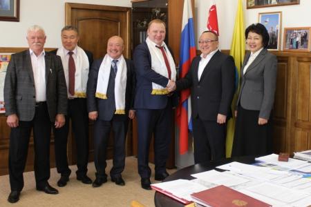 В Калмыкии депутата Николая Паршина ознакомили с «недостроями»
