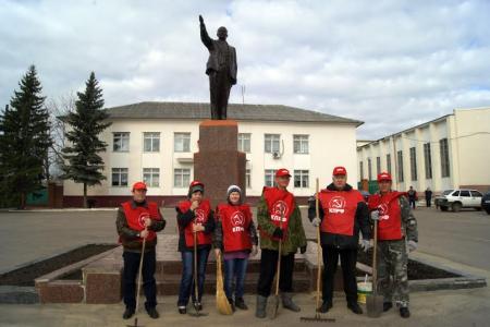 Воронежская область. Нижнедевицк. Коммунисты отреставрировали памятник В.И. Ленину