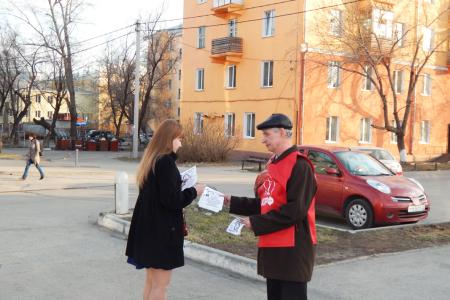 Барнаульские коммунисты провели серию пикетов ко Дню космонавтики