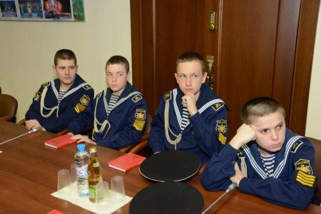 Есть такая партия! Д.Г. Новиков рассказал нахимовцам о работе КПРФ