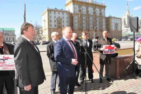 «Руки прочь, ЦРУ-шные заправилы, от Украины!»