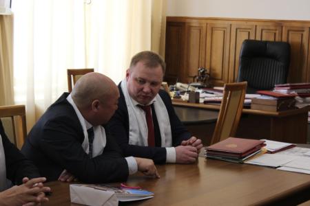 В Калмыкии депутата Николая Паршина ознакомили с «недостроями»