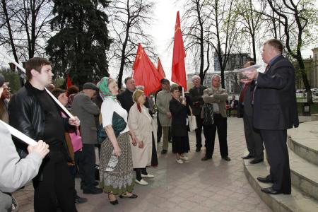 Воронежские коммунисты провели митинг в поддержку украинских братьев