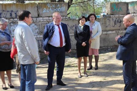 В Калмыкии депутата Николая Паршина ознакомили с «недостроями»