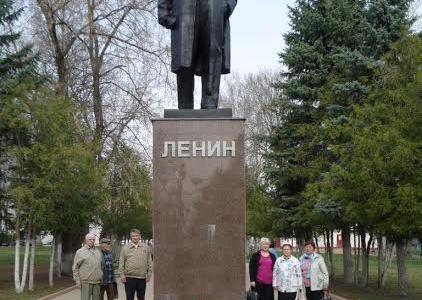 Тульская область. Уроки истории, конкурсы-смотры сочинений о В.И. Ленине, возложения и раздача газет в 144-ю годовщину со Дня рождения вождя