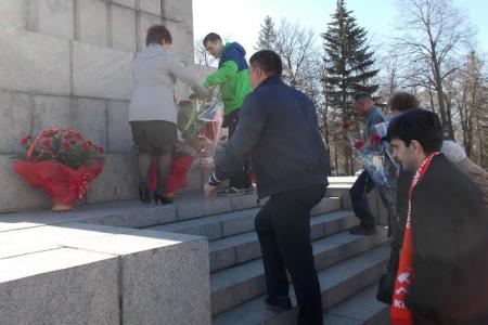 Ульяновск. 22 апреля 2014 г. Цветы Ленину от земляков