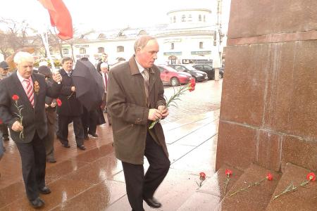 Рязанские коммунисты возложили цветы к памятникам В.И. Ленина