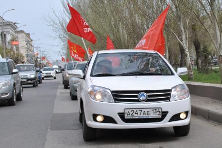 Сталинградские коммунисты отметили день рождения Владимира Ленина автопробегом