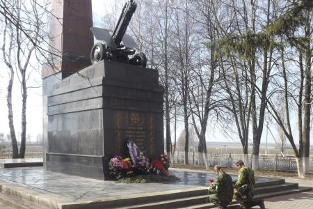Чтить память отцов и дедов! Молодежь Кургана при поддержке КПРФ совершает поездки поездки по Белгородской и Курской областям по местам боевой славы