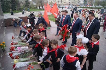 Сталинградские коммунисты отметили день рождения Владимира Ленина автопробегом