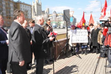 «Руки прочь, ЦРУ-шные заправилы, от Украины!»