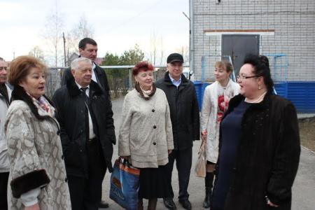 Тюменская область. Депутат-коммунист Тамара Казанцева подарила ноутбук Борковскому детскому дому