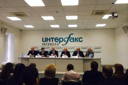 Г.А.Зюганов на пресс-конференции в "Интерфаксе" предложил Жириновскому, не побывавшему в детстве в Артеке "из-за коммунистов", стать директором лагеря или завхозом