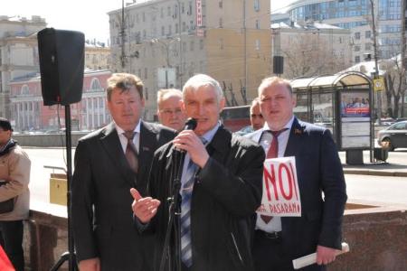 «Руки прочь, ЦРУ-шные заправилы, от Украины!»