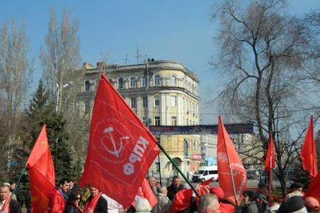 В Самаре коммунисты возложили цветы к памятнику В.И. Ленину