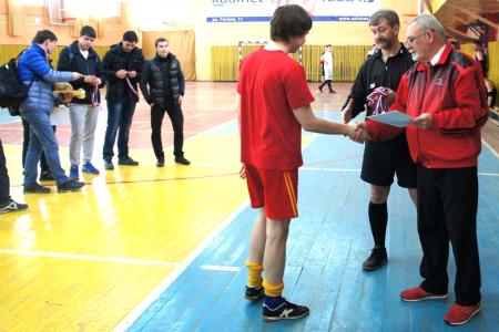 По инициативе и поддержке коммунистов студенческие команды Кургана разыграли Кубок имени Ю.А.Гагарина по мини-футболу