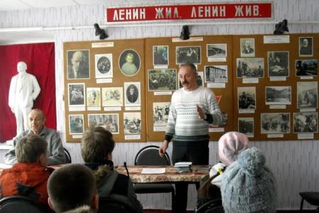 Тульская область. Уроки истории, конкурсы-смотры сочинений о В.И. Ленине, возложения и раздача газет в 144-ю годовщину со Дня рождения вождя