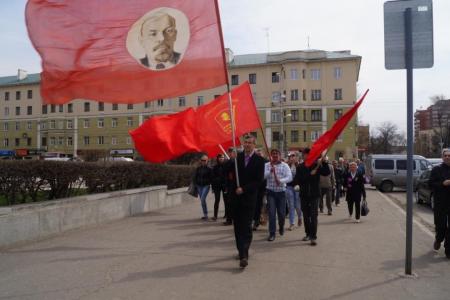 Пензенские коммунисты возложили цветы к памятнику В.И. Ленину