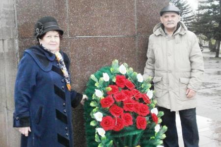 Алтайские коммунисты 22 апреля провели субботники и отремонтировали памятники Ленину 