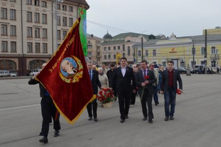 Тула. Полиция препятствовала коммунистам в проведении церемонии возложения цветов к памятнику В.И. Ленина
