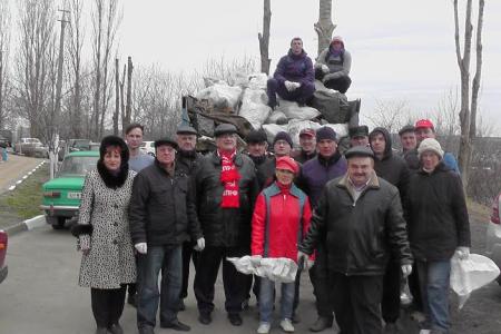 В Белгороде прошел коммунистический субботник в честь дня космонавтики