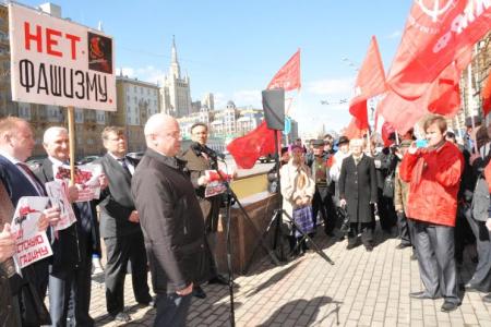 «Руки прочь, ЦРУ-шные заправилы, от Украины!»