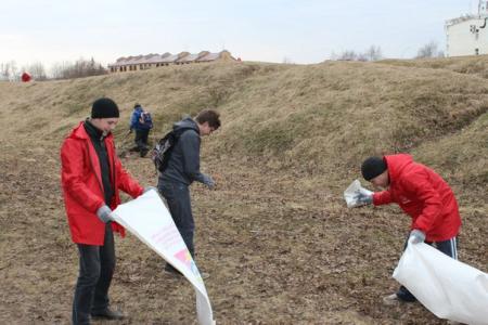 Новгородские коммунисты провели субботник