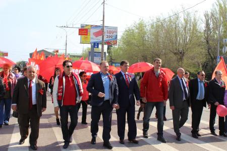 На первомайском митинге сталинградские коммунисты потребовали досрочной отставки всех депутатов-единороссов