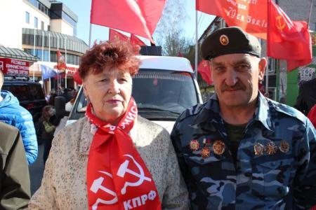 Марш победителей. Колонна КПРФ в Тюмени была самой красочной