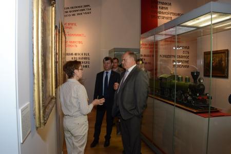 Г.А. Зюганов посетил выставку, посвященную жизни и деятельности В.И. Ленина и И.В. Сталина