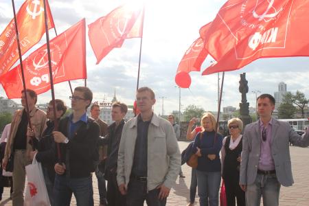 Свердловская область. Митинг в поддержку инициативы КПРФ по сбору гуманитарной помощи ополченцам Юго-Востока Украины
